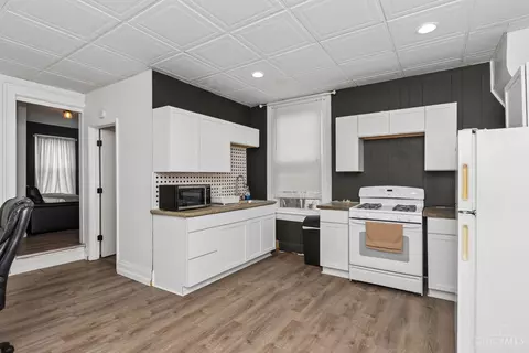 Kitchen - 306 Pearl St, Reading, OH 45215 photo 4 of 6
