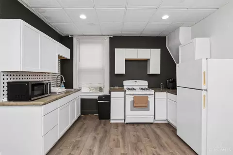 Kitchen - 306 Pearl St, Reading, OH 45215 photo 3 of 6