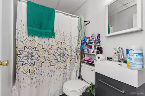 Bath - 306 Pearl St, Reading, OH 45215 photo 1 of 3