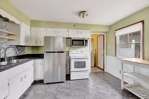 Kitchen - 1031 Schiff Ave, Cincinnati, OH 45205 photo 5 of 5