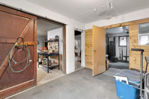Entry Way - 1031 Schiff Ave, Cincinnati, OH 45205 photo 3 of 3