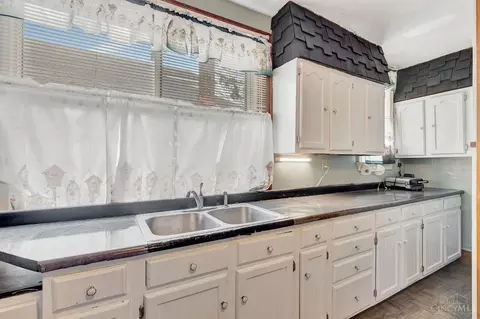 Kitchen - 1031 Schiff Ave, Cincinnati, OH 45205 photo 3 of 5