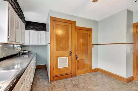 Entry Way - 1031 Schiff Ave, Cincinnati, OH 45205 photo 1 of 3