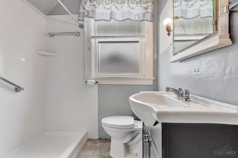 Bath - 1031 Schiff Ave, Cincinnati, OH 45205 photo 1 of 3