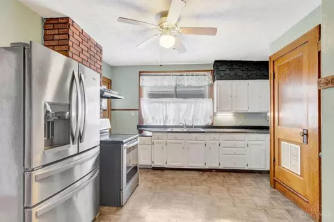 Kitchen - 1031 Schiff Ave, Cincinnati, OH 45205 photo 1 of 5