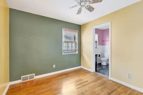 Bedroom - 1031 Schiff Ave, Cincinnati, OH 45205 photo 10 of 12