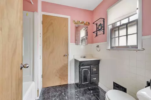 Bath - 1031 Schiff Ave, Cincinnati, OH 45205 photo 2 of 3