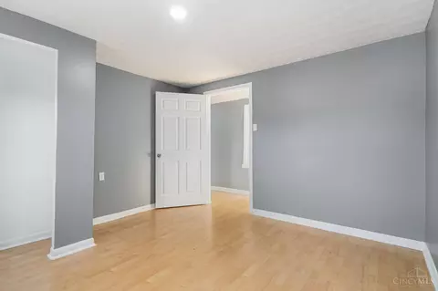 Bedroom - 412 Walnut St, Elmwood Place, OH 45216 photo 6 of 8