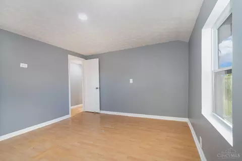 Bedroom - 412 Walnut St, Elmwood Place, OH 45216 photo 4 of 8