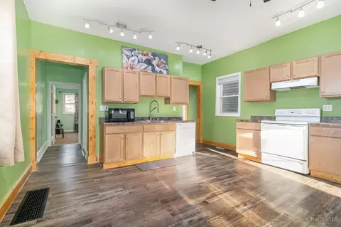 Entry Way - 412 Walnut St, Elmwood Place, OH 45216 photo 1 of 2