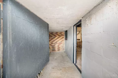 Entry Way - 412 Walnut St, Elmwood Place, OH 45216 photo 2 of 2