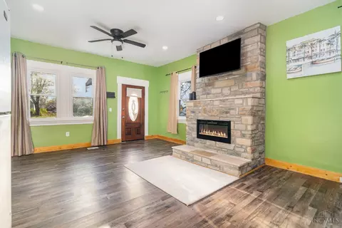 Living - 412 Walnut St, Elmwood Place, OH 45216 photo 1 of 2