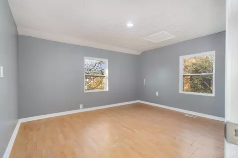 Bedroom - 412 Walnut St, Elmwood Place, OH 45216 photo 3 of 8