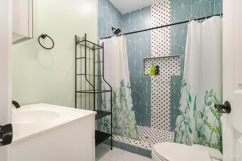 Bath - 412 Walnut St, Elmwood Place, OH 45216 photo 1 of 2