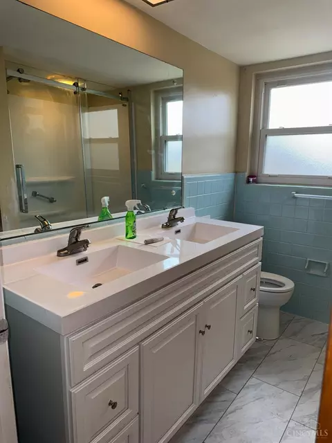 Bath - 11955 Mill Rd, Cincinnati, OH 45240 photo 2 of 3