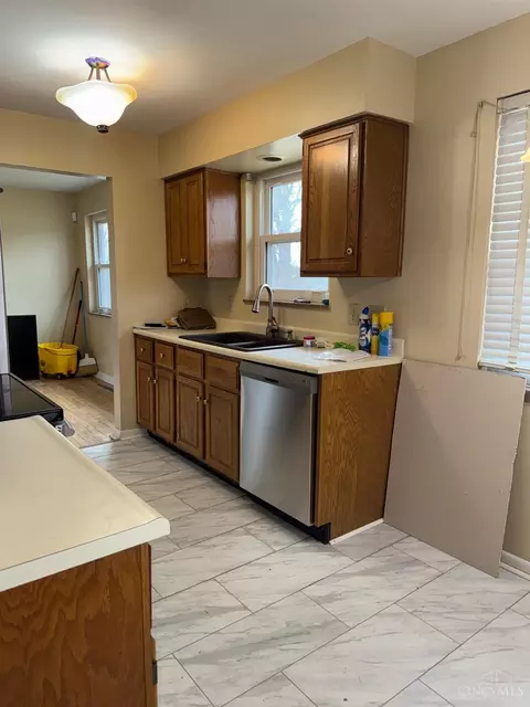Kitchen - 11955 Mill Rd, Cincinnati, OH 45240 photo 1 of 2