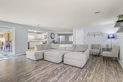 Living - 5311 Rawhide Ct, Cincinnati, OH 45238 photo 3 of 3