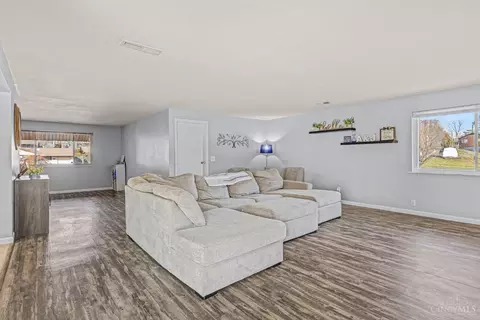 Living - 5311 Rawhide Ct, Cincinnati, OH 45238 photo 2 of 3