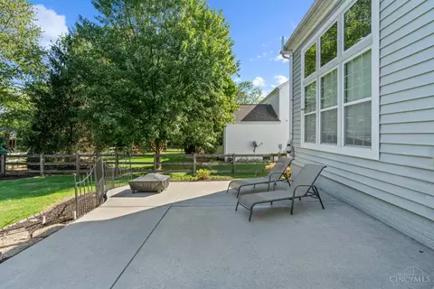 Exterior - 682 Hyacinth Rd, Cincinnati, OH 45245 photo 8 of 14