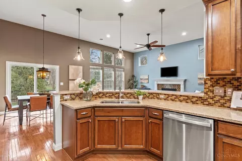 Kitchen - 682 Hyacinth Rd, Cincinnati, OH 45245 photo 3 of 6