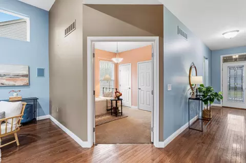 Entry Way - 682 Hyacinth Rd, Cincinnati, OH 45245 photo 5 of 7