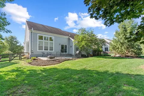 Exterior - 682 Hyacinth Rd, Cincinnati, OH 45245 photo 4 of 14