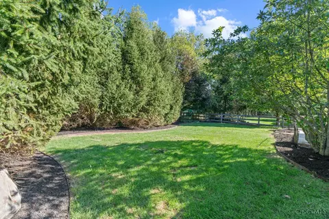 Exterior - 682 Hyacinth Rd, Cincinnati, OH 45245 photo 5 of 14