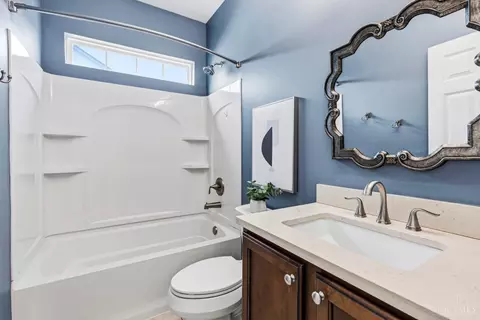 Bath - 682 Hyacinth Rd, Cincinnati, OH 45245 photo 1 of 7