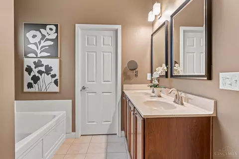 Bath - 682 Hyacinth Rd, Cincinnati, OH 45245 photo 4 of 7