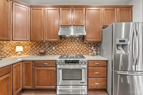 Kitchen - 682 Hyacinth Rd, Cincinnati, OH 45245 photo 2 of 6