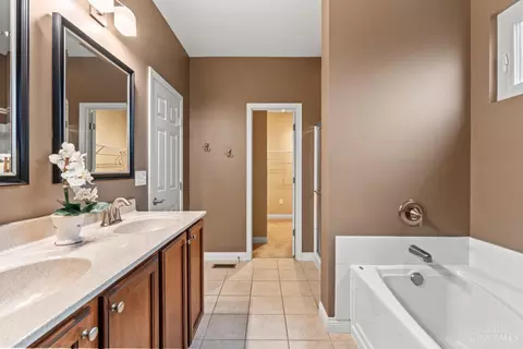Bath - 682 Hyacinth Rd, Cincinnati, OH 45245 photo 5 of 7