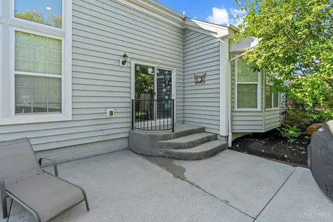 Exterior - 682 Hyacinth Rd, Cincinnati, OH 45245 photo 9 of 14