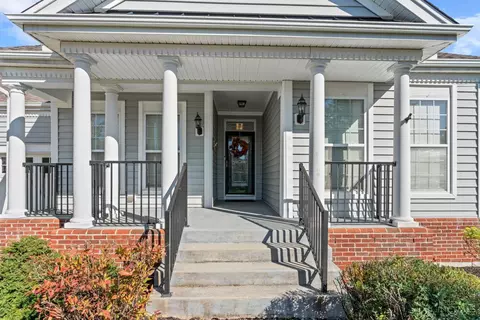 Exterior - 682 Hyacinth Rd, Cincinnati, OH 45245 photo 3 of 14