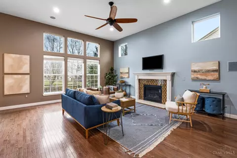Living - 682 Hyacinth Rd, Cincinnati, OH 45245 photo 2 of 3