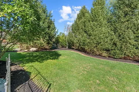 Exterior - 682 Hyacinth Rd, Cincinnati, OH 45245 photo 10 of 14