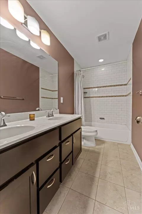 Bath - 5704 Adelphi St, Cincinnati, OH 45227 photo 2 of 5