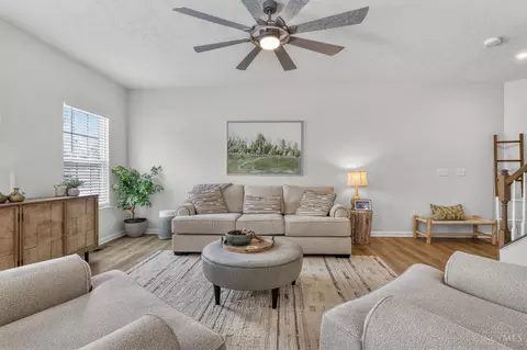Living - 2930 Cardiff Ct, Hamilton, OH 45011 photo 3 of 4