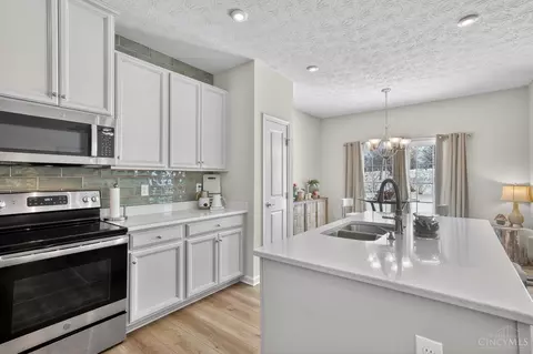Kitchen - 2930 Cardiff Ct, Hamilton, OH 45011 photo 4 of 4