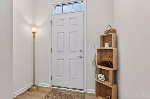 Entry Way - 2930 Cardiff Ct, Hamilton, OH 45011 photo 2 of 4