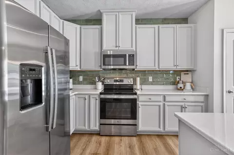 Kitchen - 2930 Cardiff Ct, Hamilton, OH 45011 photo 3 of 4