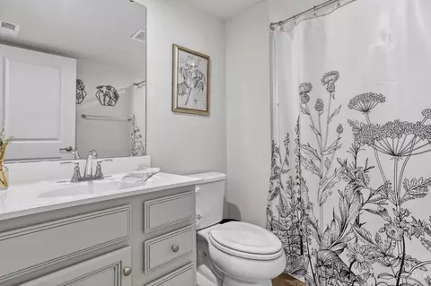 Bath - 2930 Cardiff Ct, Hamilton, OH 45011 photo 1 of 4