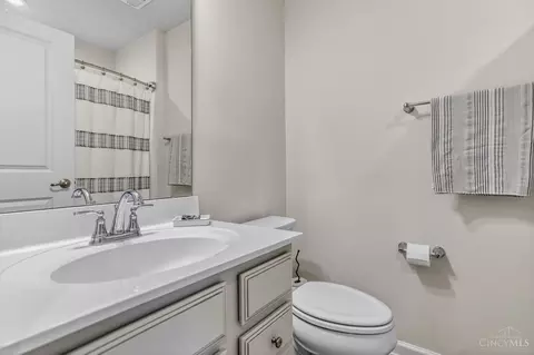 Bath - 2930 Cardiff Ct, Hamilton, OH 45011 photo 2 of 4