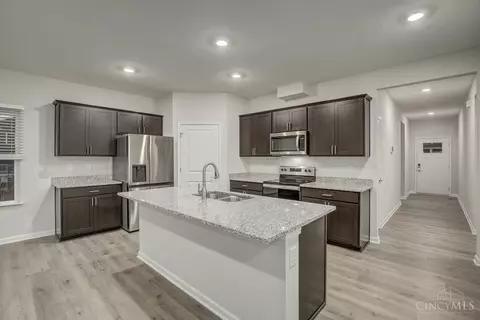 67 Snapdragon Dr, Amelia, OH 45102