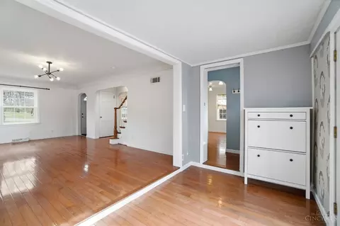 Entry Way - 5635 Euclid Rd, Cincinnati, OH 45236 photo 3 of 4