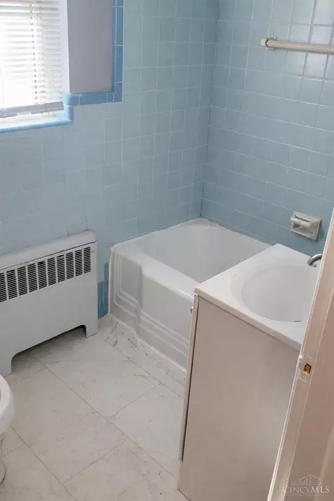 Bath - 3731 Dunkirk St, Cincinnati, OH 45220 photo 1 of 1