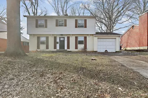 38 Handel Ln, Greenhills, OH 45218