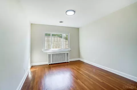 Bedroom - 1346 Herlin Pl, Cincinnati, OH 45208 photo 5 of 9