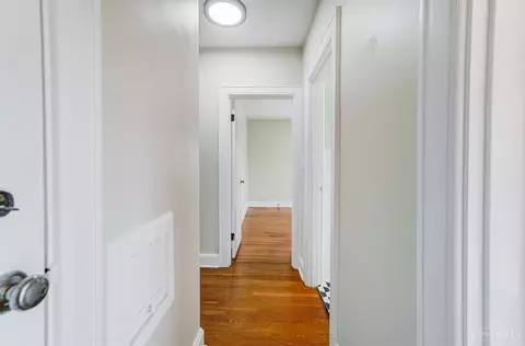 Entry Way - 1346 Herlin Pl, Cincinnati, OH 45208 photo 7 of 14