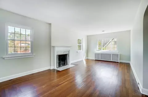 Living - 1346 Herlin Pl, Cincinnati, OH 45208 photo 4 of 7
