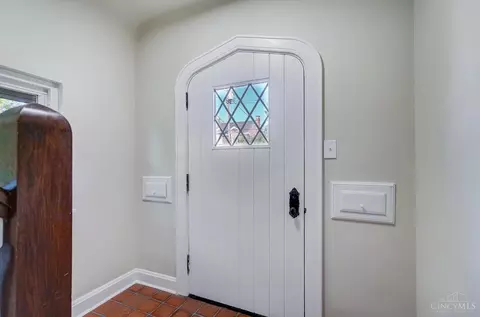 Entry Way - 1346 Herlin Pl, Cincinnati, OH 45208 photo 1 of 14